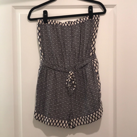 Sleeveless Romper - shorts - Picture 1 of 5